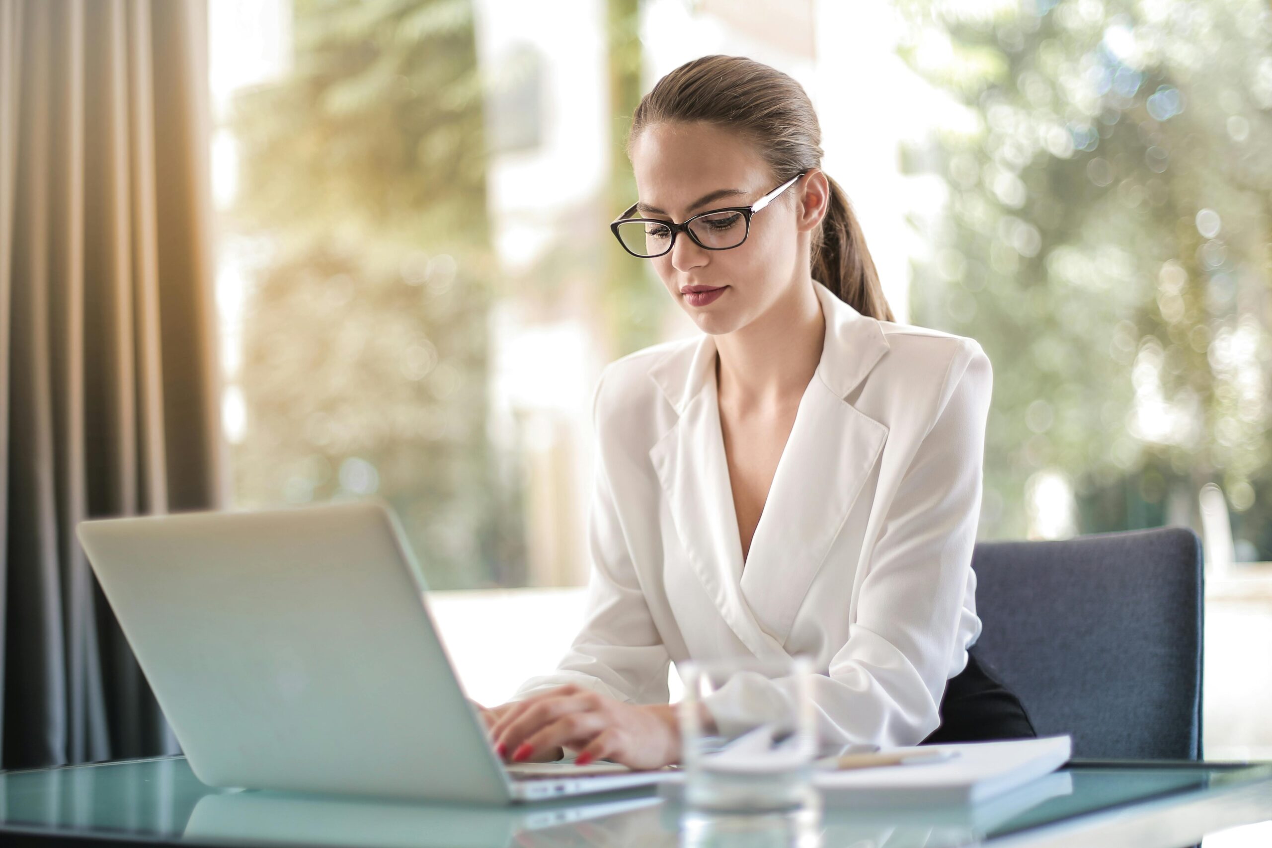 Salary Insights That Can Help You Negotiate Your Next Raise: A Professional’s Guide to Smart Compensation